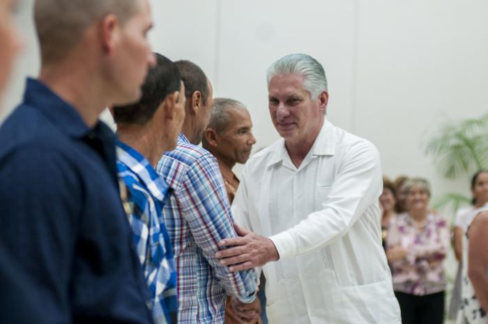 Condecoraciones a trabajadores de la ANAP en su 62 Aniversario.El Saludo de Miguel Díaz Canel Bermúdez, Primer Secretario del Comité Central del Partido Comunista de Cuba y Presidente de la Republica.