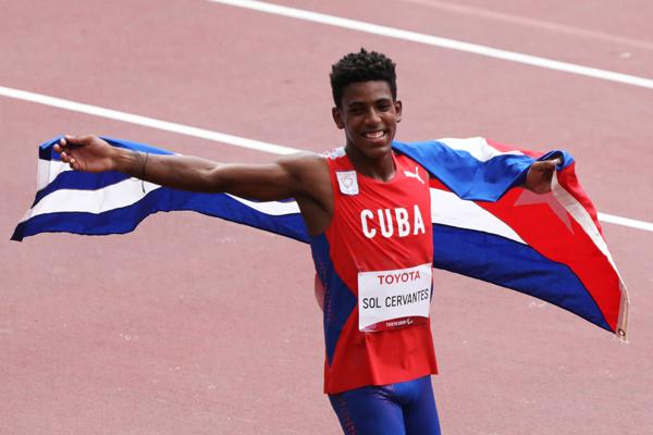 Robiel Yankiel Sol impuso récord mundial en la categoría T46 con 7,69 metros. 