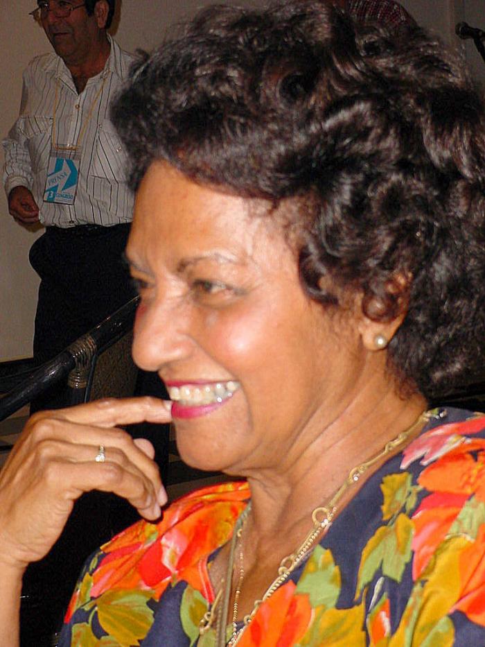 Homenaje a Marta Rojas en el 50 Aniv. del asalto al  Cuartel Moncada. (Foto:Raúl López Sánchez). 1-7-2003. MARTA10N5.
Arta0023