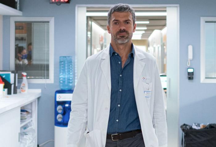 Fotograma de la serie Doc nelle tue mani.