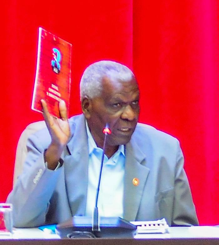 Segunda sesión extraordinaria X Legislatura en el palacio de Convenciones, presidida por Esteban Llazo Hernñandez, Presidente de la ANPP