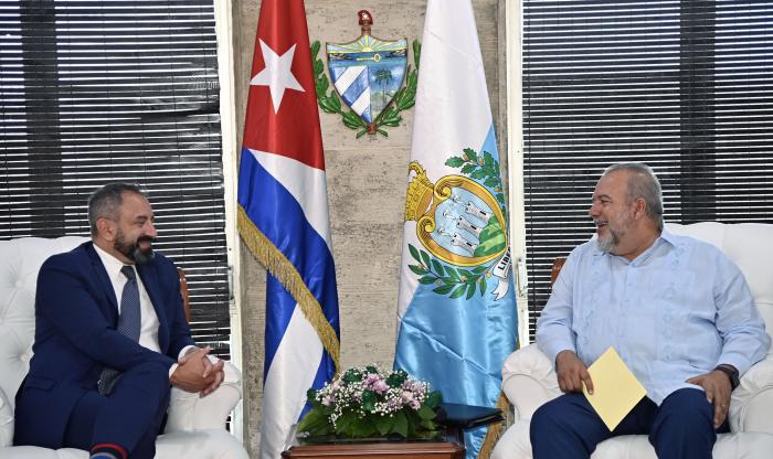 Manuel Marrero recibe a Luca Beccari