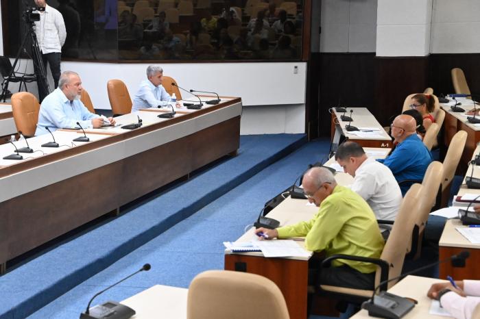 Marrero Cruz subrayó que estamos obligados a que los servicios sean de calidad y a actuar con mucha sensibilidad en todos los órdenes. Foto: Estudios Revolución	
