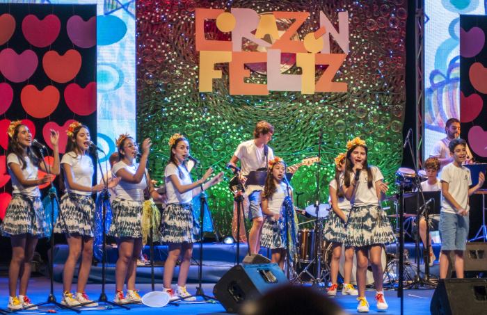 Encuentro Internacional de Artes para la Infancia Corazon Feliz. Cantoalegre, agrupacion de Medellin, Colombia.