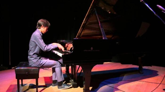 Rodrigo garcía Ameneiro fue premio Cubadisco 2023 con su DVD Confluencia de pianos, de Bis Music