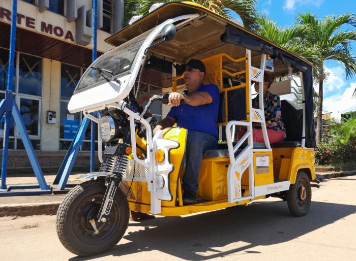 Un lote de 25 triciclos eléctricos comenzó a prestar servicio de transportación de pasajeros en la ciudad de Moa