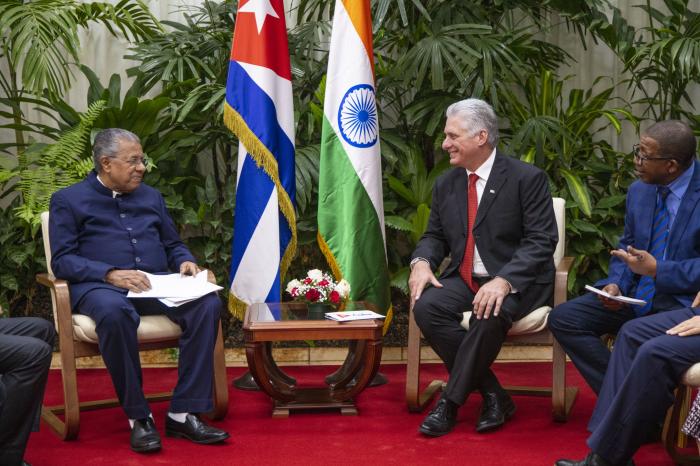 encuentro con el jefe de Gobierno del Estado indio de Kerala,