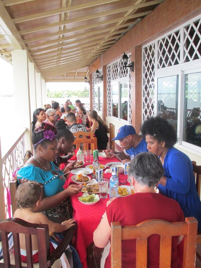 Ampliar las ofertas y disminuir los precios constituyen aspiraciones de las unidades del Grupo Empresarial de Comercio en Ciego de Ávila. FOTO DEL AUTOR