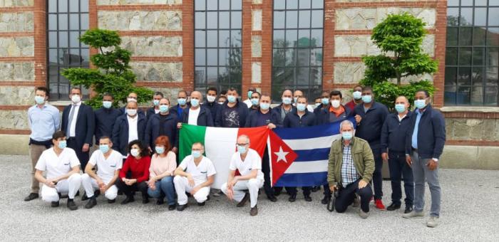 Los colaboradores cubanos de la brigada Henry Reeve brindaron su apoyo en las regiones italianas de Lombardía  y Piamonte durante los momentos difíciles de la pandemia de la covid-19. foto: archivo de granma
