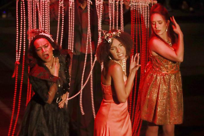 Mr. Hamlet, de la Compañía Nacional de Teatro, con una deliciosa reescritura del clásico shakesperiano. Foto: Bernardo Suárez