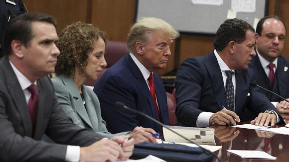 Trump se convierte en el primer exmandatario en la historia del país que enfrenta imputaciones a nivel federal. foto: ap