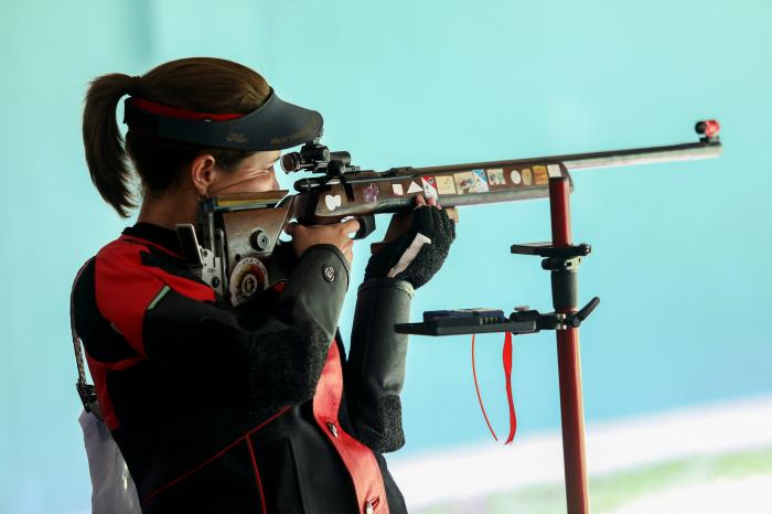 Dianelys Pérez de Cuba compite en Rifle a 50  metros 3 posiciones del tiro deportivo 