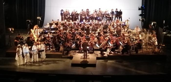 El pasado fin de semana, con una sala Avellaneda del Teatro Nacional, desbordada de público, tuvo lugar el estreno mundial del concierto Ancestros Sinfónico . 