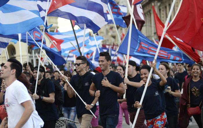 La juventud cubana marcha en homenaje a los Ocho estudiantes de Medicina