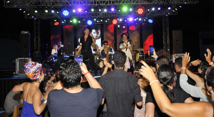Concierto, Un Puente Hacia La Habana,grupo musical Amistades Peligrosa y Ernesto Blanco.