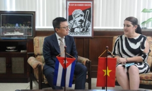 Delegación del diario vietnamita Nhan Dan visita el periódico Granma