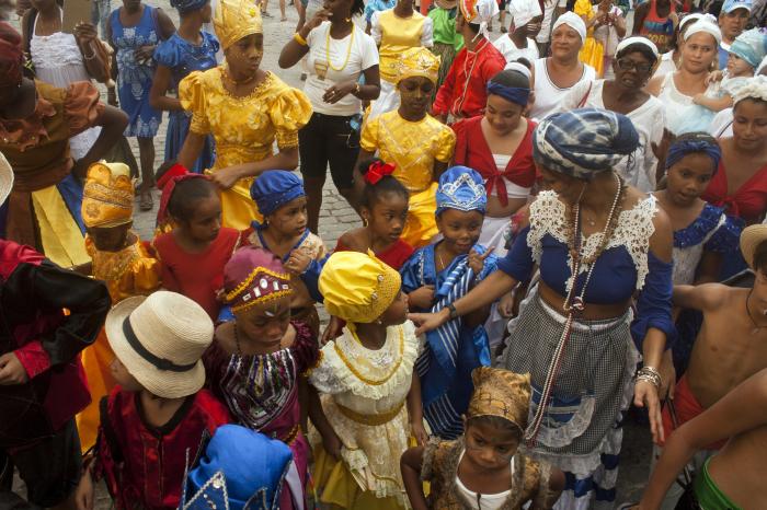 Desfile del Cabildo por el casco histórico de La Habana Vieja