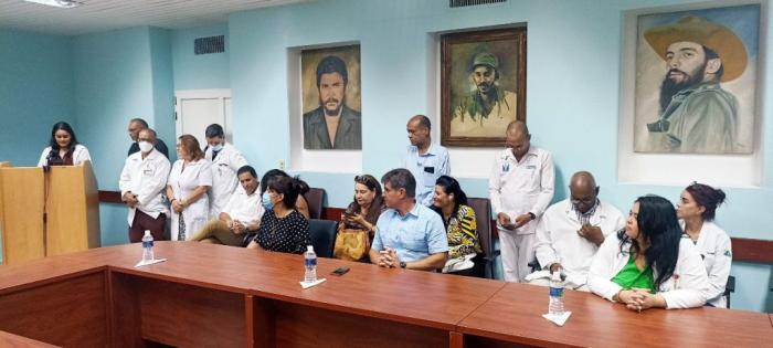 Acto de entrega de donativo a Hospital Universitario Clínico Quirúrgico Comandante Manuel Fajardo