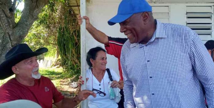 Salvador Valdés Mesa, recorrió varias comunidades de la provincia de Mayabeque