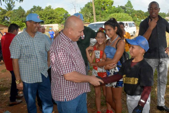 Roberto Morales Ojeda intercambió con un amplio segmento de la población avileña