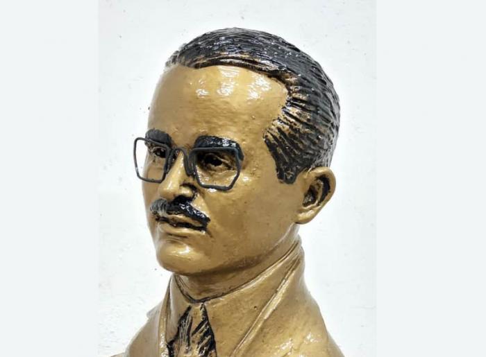 Busto de Mario Muñoz Monroy