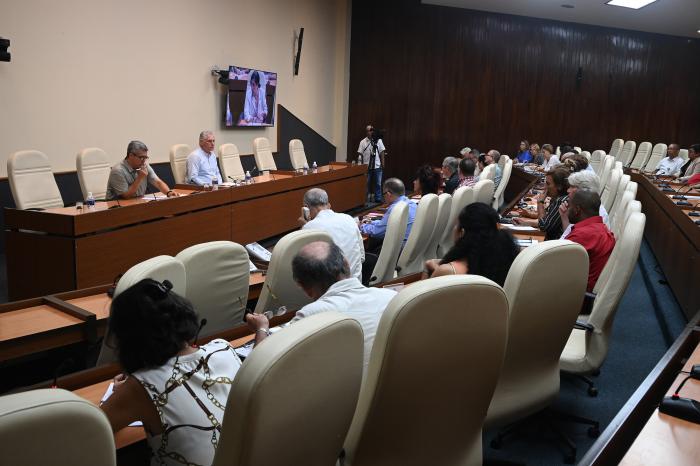 Encuentro de Díaz-Canel con  con expertos y científicos para temas de salud