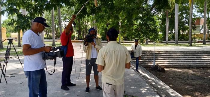 Proceso de grabación de la serie Asalto de victorias, en áreas del antiguo cuartel Carlos Manuel de Céspedes, hoy museo Antonio Ñico López. FOTO: CORTESÍA DE VIDEOS CRISOL.