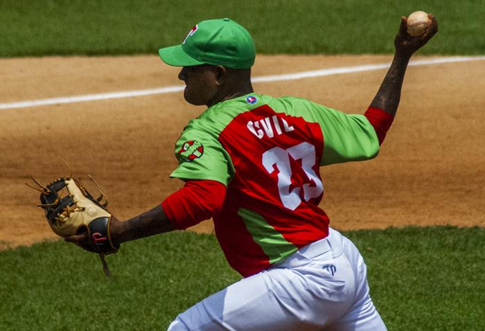 Alberto Pablo Civil salvó su juego 17 en la tercera victoria de los Leñadores, en la semifinal frente a Matanzas.