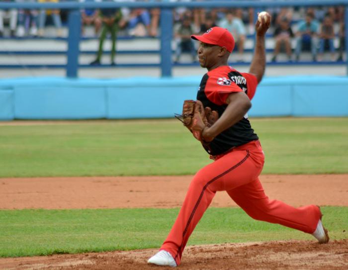 Danny Betancourt amarró cortico a Industriales. foto: ricardo lópez hevia