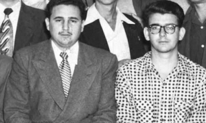 Fidel Castro y Abel Santamaria en Santiago de las Vegas en los primeros dias  de  1953,  cuando se estaba  gestando el movimiento revolucionario para el asalto al Moncada.
Publicada: 10/07/2012
Fid20212