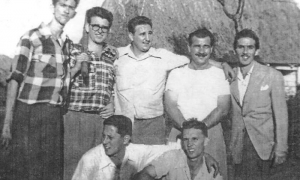 Fidel con Ñico López, Abel Santamaría, José Luis Tasende en la finca Santa Elena