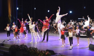 espectáculo cultural en homenaje al 70 Aniversario del Asalto al Cuartel Moncada.