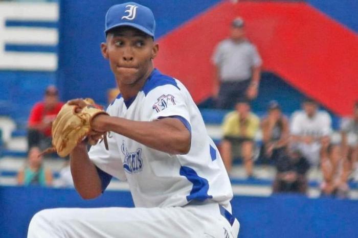 El alto mando azul enviará al joven Silvano Hechevarría para defender a los Leones. foto: boris luis cabrera
