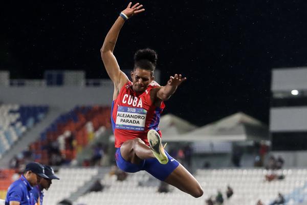 Alejandro Parada compite en la final del salto largo del atletismo de los XXIV Juegos Centroamericanos y del Caribe San Salvador FOTO: Calixto N. Llanes/Periódico JIT (Cuba)