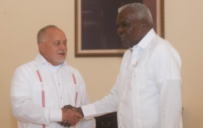 Recibe Esteban Lazo Hern{andez, Presidente de la Asamblea Nacional a Diosdado Cabello Rond{on, Primer vicepresidente del Partido Socialista Unido de Venezuela en el Capitolio, Centro Habana.