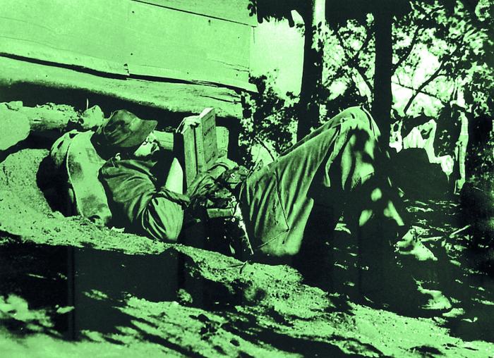 Fidel en la Sierra Maestra.
 (corresp 41)

Fid13698