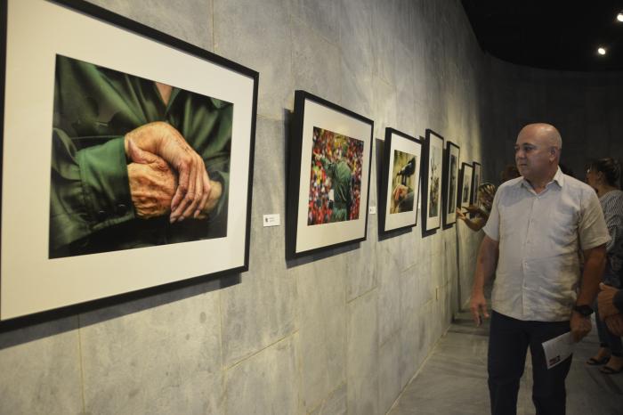 Exposición colectiva Las Manos de Fidel, en el memorial José Martí 
