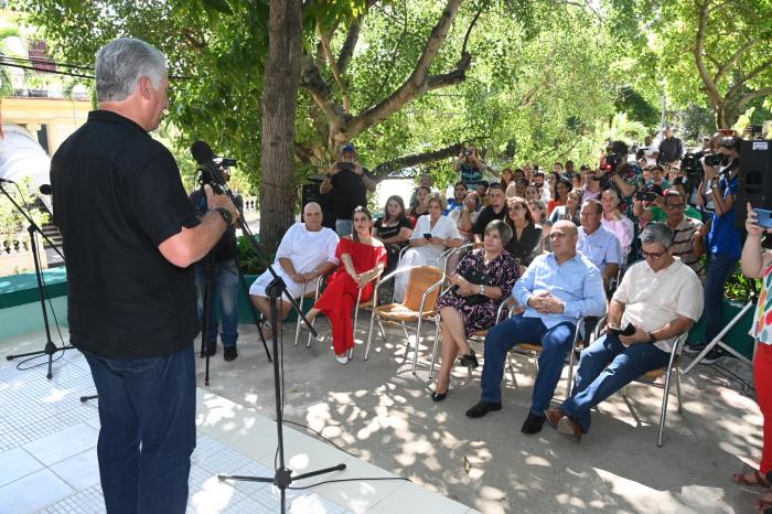Díaz-Canel en Centro de Estudios sobre Juventud