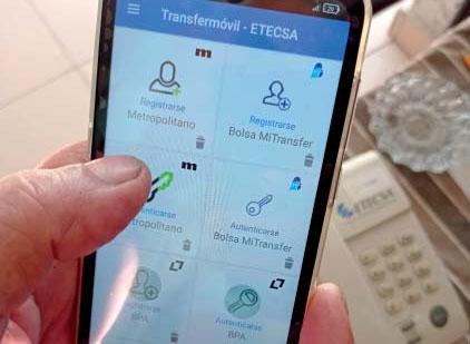 Transfermóvil es una plataforma que cuenta con una cartera de más
de 60 servicios y funcionalidades.