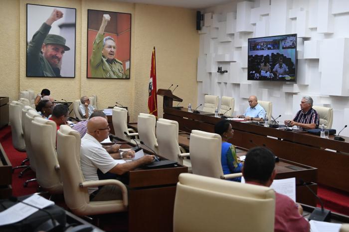 Díaz-Canel enunció que, aun con todo el esfuerzo que se ha hecho, hoy Pinar del Río está al 35 % de su recuperación general. Foto: estudios revolución