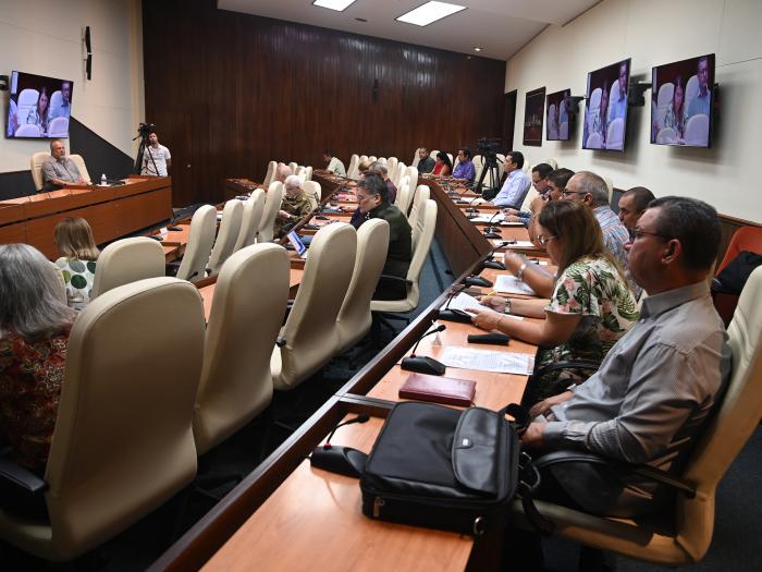 El Primer Ministro insistió en extremar las medidas organizativas para la recogida de los desechos sólidos. foto: estudios revolución
