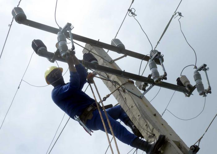 Recuperación sistema eléctrico Pinar del Rio