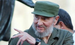 FIDEL EN LA ESCALINATA U.H.