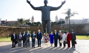Ofrenda Floral  A Nelson Mandela