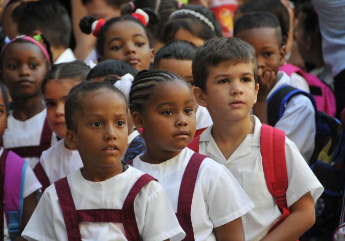 Inicio del curso escolar 2015. Escuela primaria Nguyen Van Troig del Cerro.