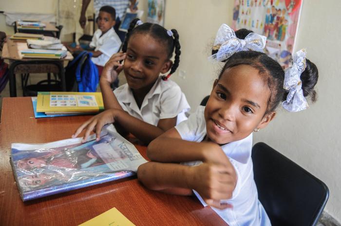Pioneritas Cubanas en el Inicio del Curso Escolar