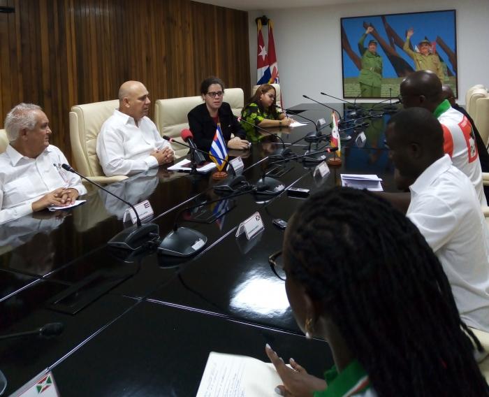 Dialogo de Roberto Morales Ojeda con dirigente partidista de Burundi