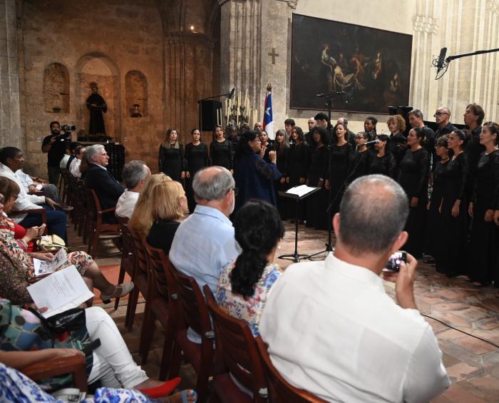 Basílica Menor del Convento San Francisco de Asís en La Habana, el concierto con motivo de los cincuenta años del golpe militar en Chile