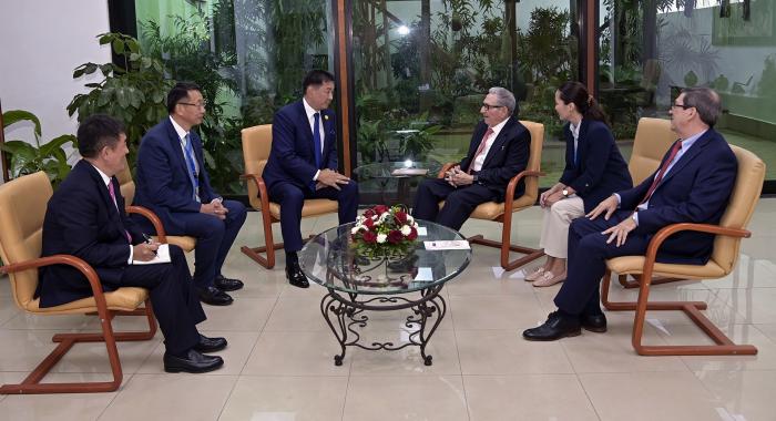 Encuentro de Raúl con el mandatario mongol