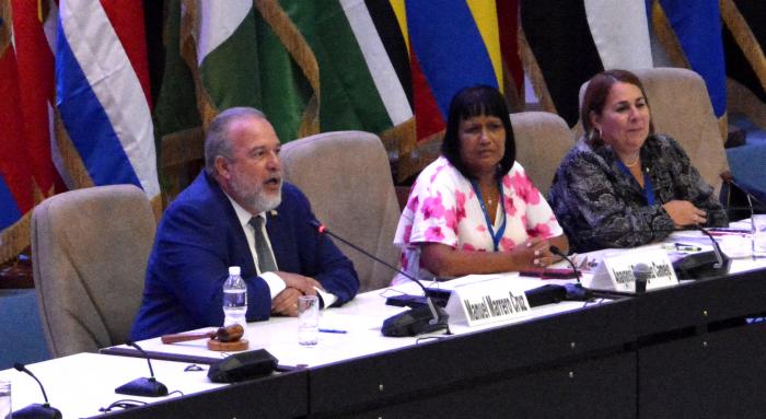 Manuel Marrero Cruz, Primer Ministro y miembro del Buró Político del Partido tuvo a su cargo la clausura de la Cumbre del G77 y China. En el plenario presente, Daniel Ortega, presidente de Nicaragua.